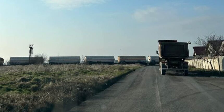 circulatia intre navodari si lumina este blocata un vagon al unui tren incarcat cu gpl a deraiat 67ac5454f3466
