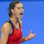 cirstea ia bani cu lopata la dubai sorana a castigat dramatic si da de o adversara de top 10 mondial 67b5b03682e4b