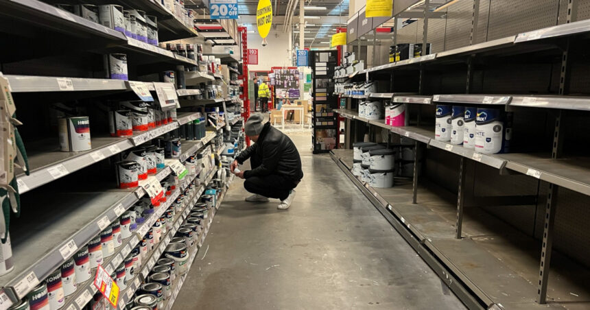 consumatorii americani se pregatesc sa goleasca magazinele tarifele impuse de trump ar putea da nastere la noi scumpiri 67b58323f2b9d