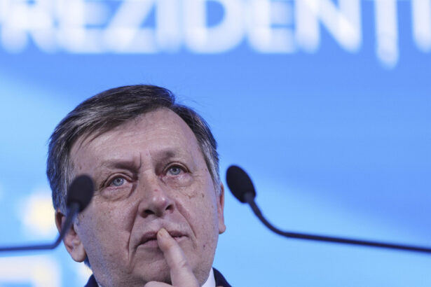 crin antonescu demisia lui iohannis e preferabila declansarii unui proces de suspendare 67a9fd3f32149