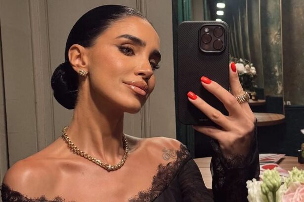 cum o vad criticii de moda pe adelina pestritu stilul vedetei studiat atent aparitii construite pentru social media 67c1efd7daf12