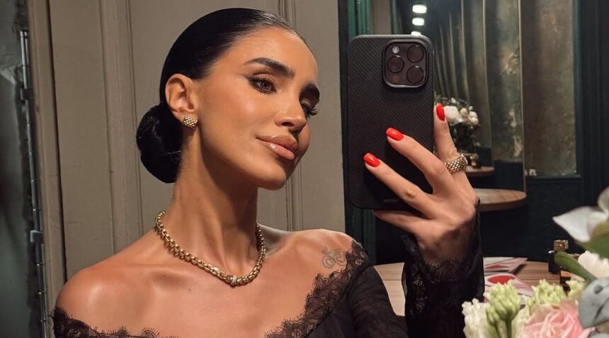 cum o vad criticii de moda pe adelina pestritu stilul vedetei studiat atent aparitii construite pentru social media 67c1efd7daf12