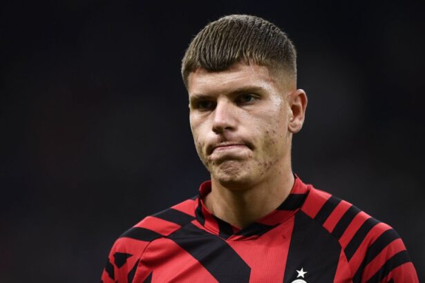 de netransferat romanul de la ac milan tinut cu doua maini de kirovski si ibrahimovic 67a0f73f48382
