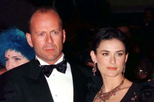 demi moore noi dezvaluiri emotionante despre lupta lui bruce willis cu dementa actrita e alaturi de fostul ei sot asta faci pentru oamenii pe care ii iubesti 67a5fd192a67f