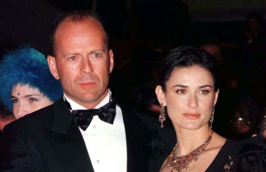 demi moore noi dezvaluiri emotionante despre lupta lui bruce willis cu dementa actrita e alaturi de fostul ei sot asta faci pentru oamenii pe care ii iubesti 67a5fd192a67f