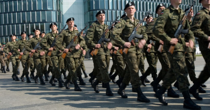 doi din trei polonezi se opun ca soldatii tarii sa sprijine ucraina in razboi declaratiile premierului tusk 67b865197bbef