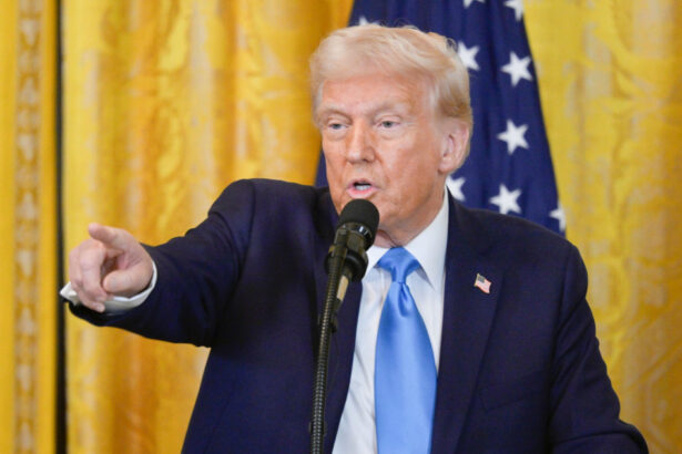 donald trump va semna un ordin executiv prin care va elimina nebunia transgenderilor din competitiile feminine 67a3347e69d1c