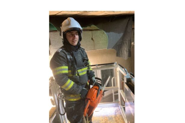 erou in timpul liber un pompier din mangalia a intrat in actiune si a stins un incendiu izbucnit la o masina 67b89ed28dac3