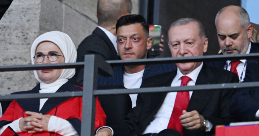 fostul fotbalist german mesut oezil a ajuns in conducerea partidului lui recep tayyip erdogan 67bce2b95720c