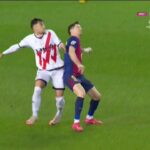 foto andrei ratiu l a apucat de tricou pe lewandowski si nu i a mai dat drumul ce a urmat 67b3ab69dcd6a