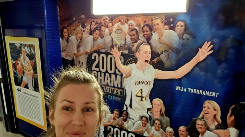 foto aniversare de hall of fame gabriela marginean onorata de colegiul drexel chiar de ziua ei maioul cu numarul 44 a fost retras 67b0519c405aa