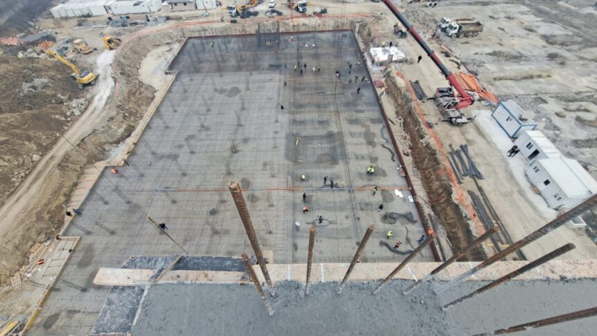 foto continua lucrarile la complexul imobiliar energia residence 3 astazi a inceput turnarea fundatiilor pentru blocurile 4 si 5 67af59c4da9a5