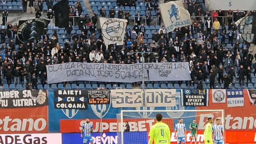 foto galeria universitatii craiova banner cu venin indreptat catre mihai rotaru 679f942fad8e2