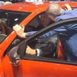 foto inedit regele philippe a ajutat dacia spring sa devina cea mai vanduta masina electrica din belgia 67a940d29e3a9
