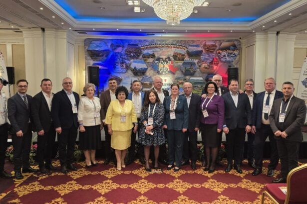 foto mai multi primari din judetul constanta premiati in cadrul adunarii asociatiei comunelor din romania vezi aici lista acestora 67bf5a19d4344