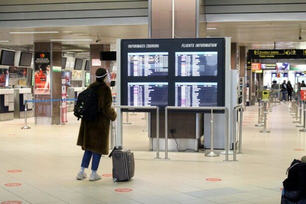 foto noi porti de securitate montate la aeroportul otopeni depisteaza tot in doar 2 secunde cu agenti sri 67bf524e9e1e4