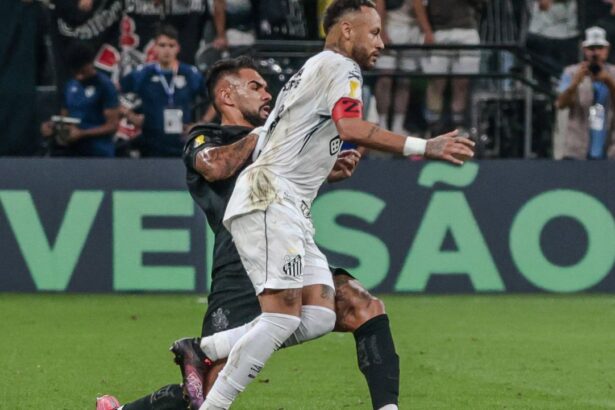 foto si video neymar meci bun la santos zambete cu arbitra si conflict cu fanii in derby ul cu corinthians cifrele starului brazilian 67ada7b96aae4