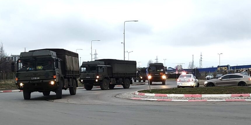 Atenție, șoferi! Trafic îngreunat în Constanța din cauza unui convoi militar 1 foto video atentie soferi trafic ingreunat in constanta din cauza unui convoi militar 679e3d38ca035