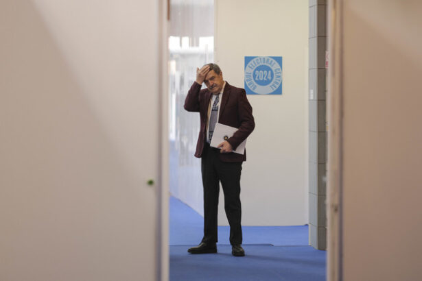 fotodocument puterea il acuza pe toni grebla inca presedintele aep nu doar ca si a marit ilegal salariul dar si ca ar fi inchiriat fara a fi nevoie un nou sediu bec 67bdebb66f825