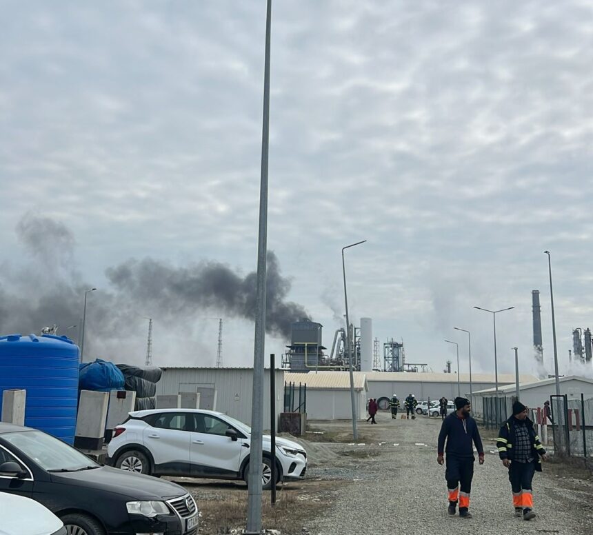 fotovideo alerta la navodari incendiu la rafinaria petromidia 67af0e9bf07ae