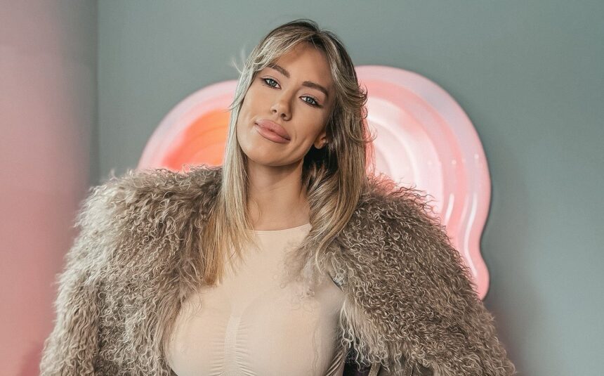 gabriela otil a rabufnit dupa ce oamenii au spus lucruri rautacioase despre ea prea slaba prea urata prea goala cine ne da dreptul sa jignim 67a75c9b0b74d