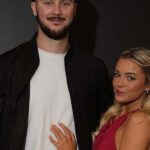 galerie foto aparitie de senzatie la super bowl pentru gimnasta ajunsa milionara in euro la 18 ani a venit insotita de partenerul ei 67a93f5a7af91