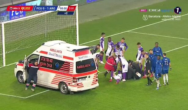 galerie foto scene horror la fcu craiova fc arges jucatorul a cazut lat si a intervenit ambulanta 67be1ed233d49