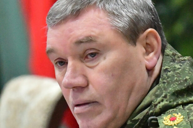 gherasimov a vizitat trupele din donetk in plina ofensiva rusia vrea eliminarea sanctiunilor si revenirea companiilor straine 67b9f5df21b76