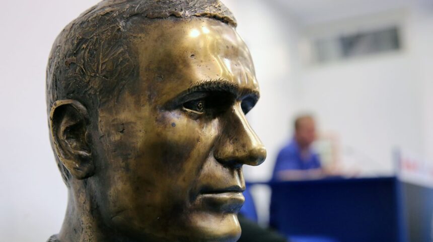 hagi 60 sase declaratii ale unor personalitati din fotbalul romanesc pentru numarul 10 al romaniei 67a38c1f53d3e