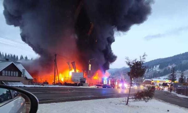 incendiu puternic la un depozit de cauciucuri de langa vatra dornei 67a1ba3c8d780