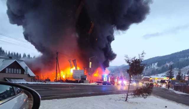 incendiu puternic la un depozit de cauciucuri de langa vatra dornei 67a1ba3c8d780