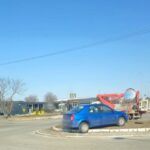 incident la intersectia aurel vlaicu strada interioara un logan s a urcat pe sensul giratoriu 67bb29b281421