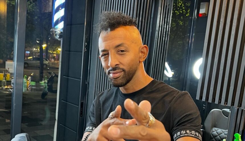 kamara o noua interventie la nivelul fetei cum se simte artistul nu mai puteam sa stau asa astept sa vad cum o sa arate la final 67b5e7a84db27