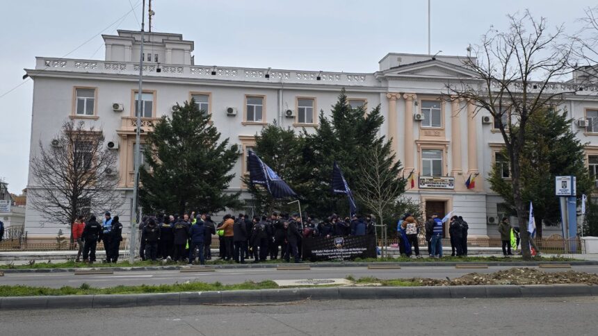 live foto video un nou protest la ipj constanta ordonanta trenulet ii scoate in strada pe oamenii legii 67ab1468c88ba