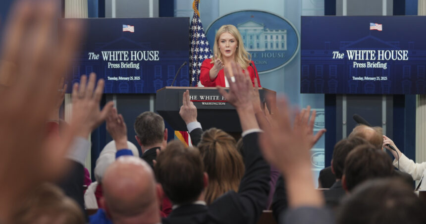 lupta lui trump cu presa agentiile ap bloomberg si reuters denunta restrictiile impuse de casa alba 67bf8ca51ab8a