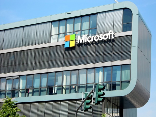 microsoft va investi 700 milioane de dolari pentru a consolida securitatea cibernetica a poloniei 67b316196a788