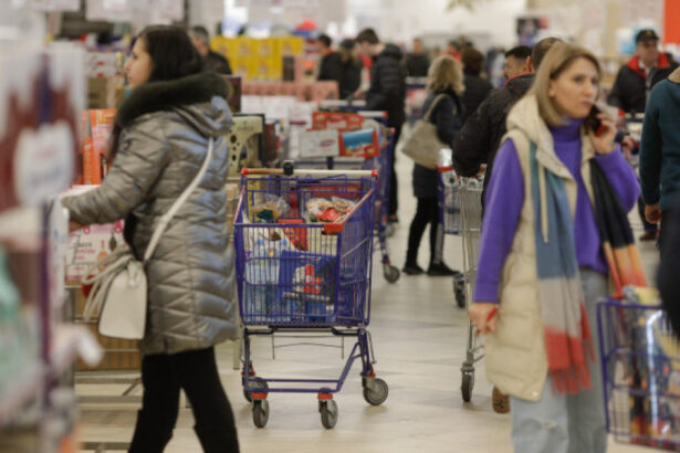 ministrul barbu retailul din romania ieri a fost ca acum o saptamana nu a fost niciun boicot oamenii au mers la cumparaturi 67ab71d524845