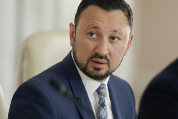 mircea fechet vom interzice prin lege bonusurile nerusinate de la romsilva astazi am semnat textul de ordonanta 67b628221ea13