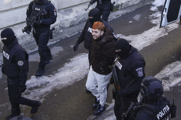 mohamed amra fugarul francez capturat la bucuresti a fost arestat urmeaza sa fie predat autoritatilor din franta 67bb8a3e2c15c