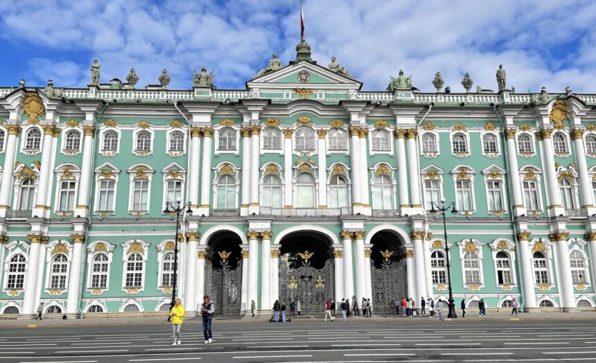 muzeul ermitaj din sankt petersburg o odisee atemporala o legiune de peste 70 de pisici il pazeste de rozatoare 67a9b5e366ee3