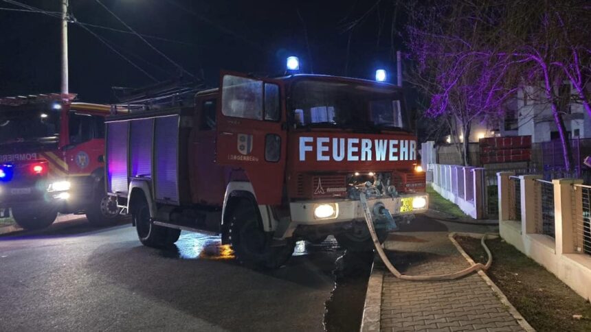 o casa din oltina a luat foc pompierii se lupta cu flacarile 67a394ddc73e8