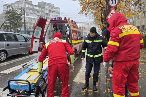 o femeie a fost lovita de un autoturism pe strada stefan cel mare din mangalia 67b4a6cc45424