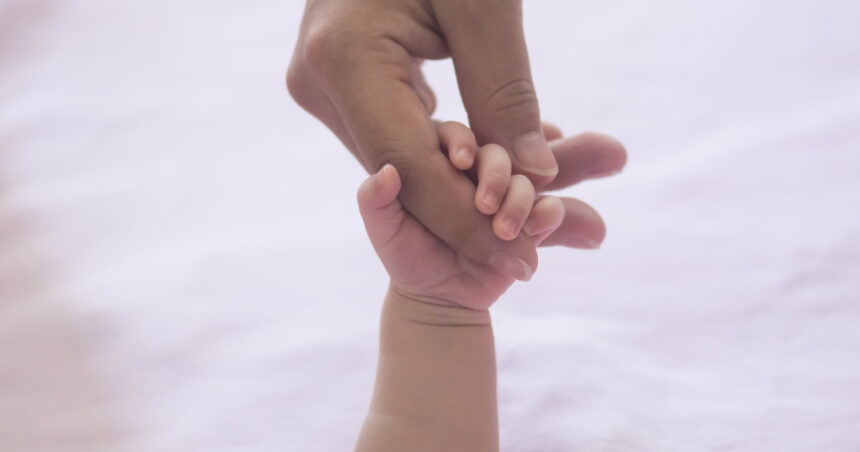 o femeie da in judecata o clinica de fertilizare din sua dupa ce a fost obligata sa renunte la copilul pe care l a nascut 67ba00800d246