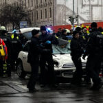 o masina a intrat intentionat in multime in munchen cel putin 20 de persoane au fost ranite 67add9ba2f4c8