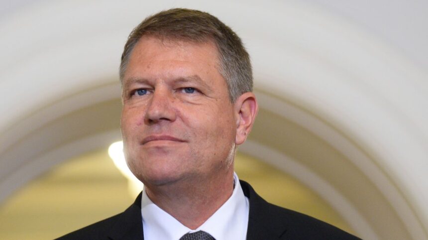 oficial klaus iohannis a demisionat singura echipa pe care a simpatizat o si poza sportiva cu care a rupt internetul 67aa0776cfa0d