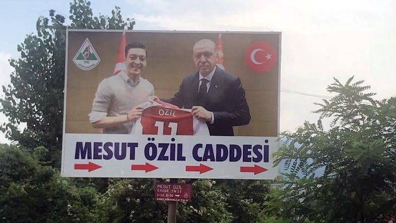 oficial mesut ozil in conducerea partidului lui recep tayyip erdogan cariera la nationala incheiata dupa afisarea cu controversatul politician 67bc3d38da5d7