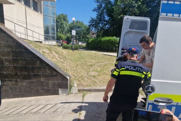 oficial studentul de ovidius acuzat ca si ar fi incendiat profesorul aproape liber 67a61bad04181