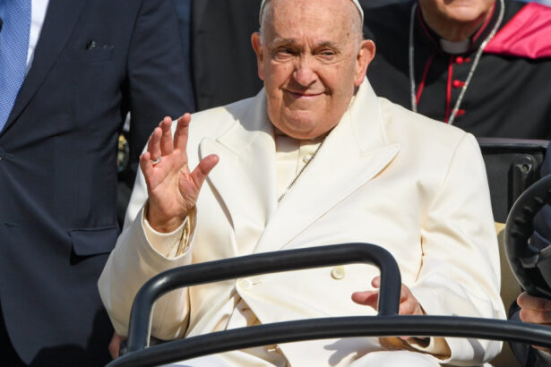 papa francisc internat care este starea suveranului pontif un cardinal s a rugat pentru sanatatea sa 67b1d8048470e