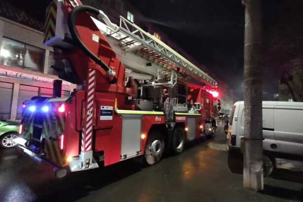 pompierii sunt in alerta un incendiu a izbucnit la un bloc din harsova 67b60d55eeca8