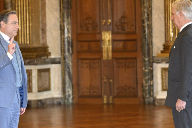 premiera in belgia primul premier separatist din istoria tarii a depus juramantul dupa sapte luni de negocieri 67a095d0644bf